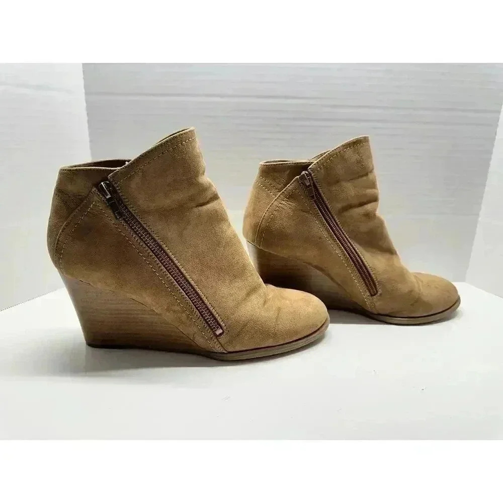 RUFF HEWN Wedge Bootie Womens 9 Camel Tan Vegan Suede Ankle Boot Shoe RH-HOLLEY